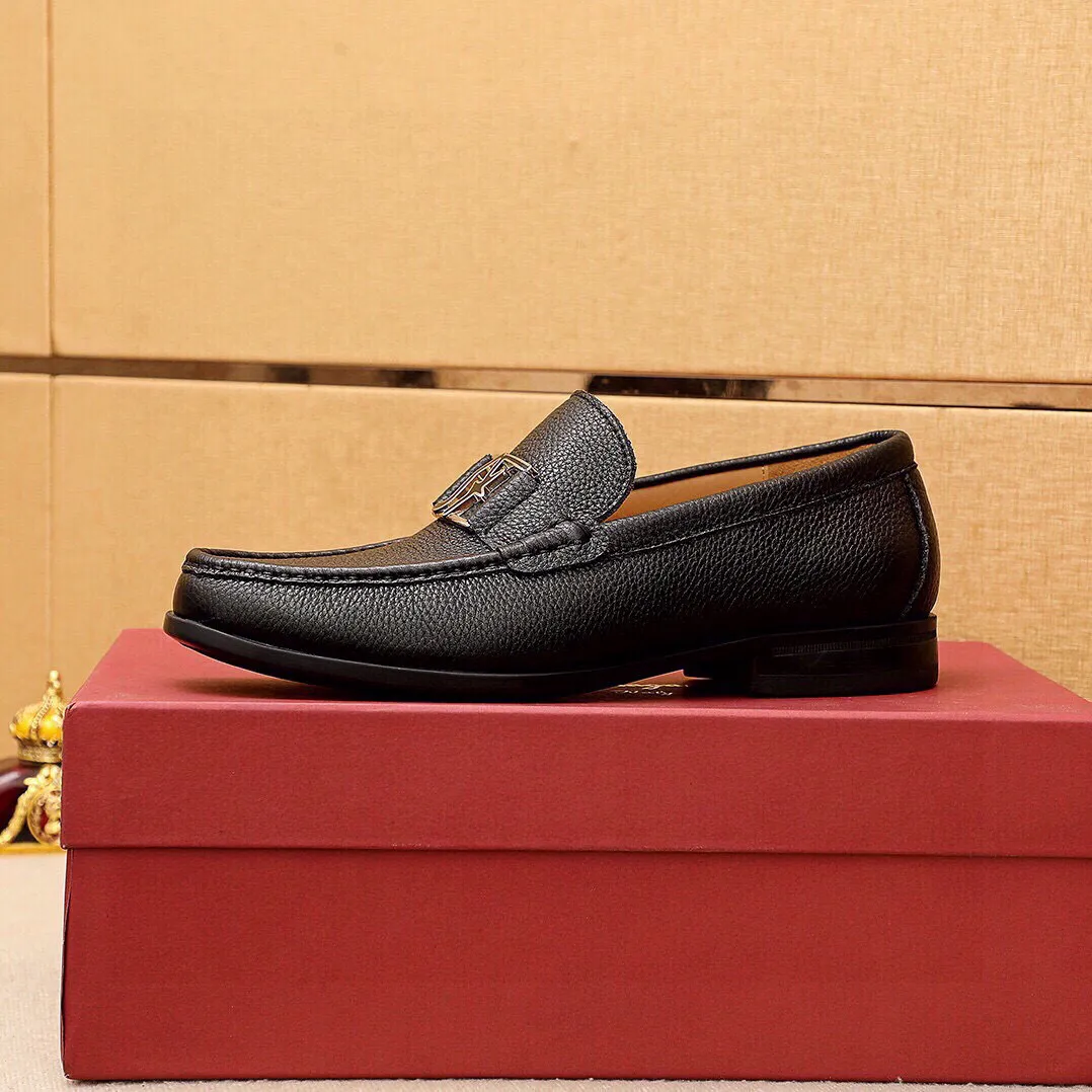 Men's shoes 💰480 💐 Product trademark: Ferragamo "Ferragamo" casual leather shoes Regular size: 38-44 (45🉑️customized) Product materials: Selected imported first-layer pebbled cowhide leather upper + luxury hardware buckle, imported water-dyed cowhide leather lining. Strong three-dimensional visual effect, original outsole color: 3⃣️seed leather materials available